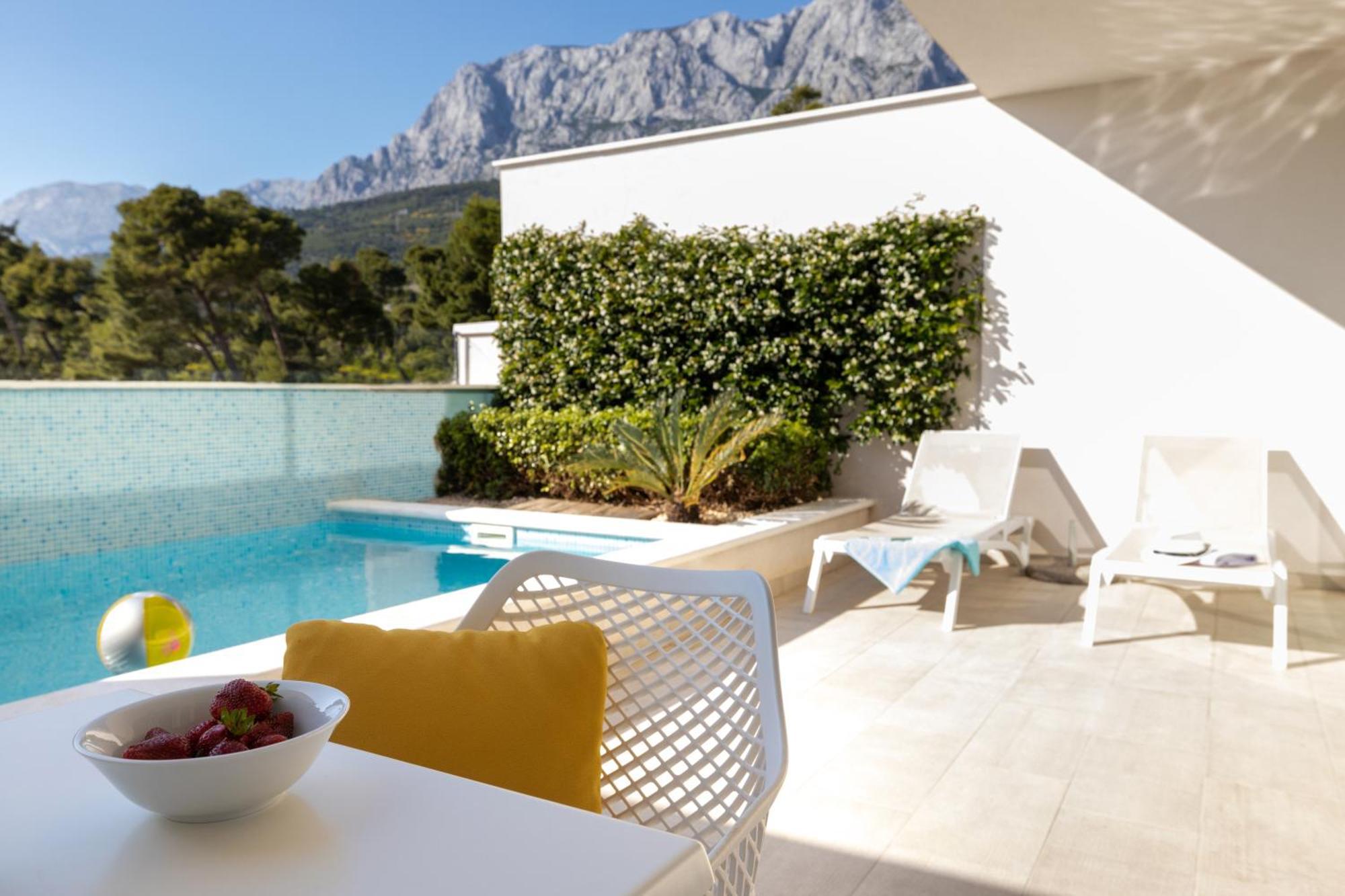 Romana Aparthotel 4*