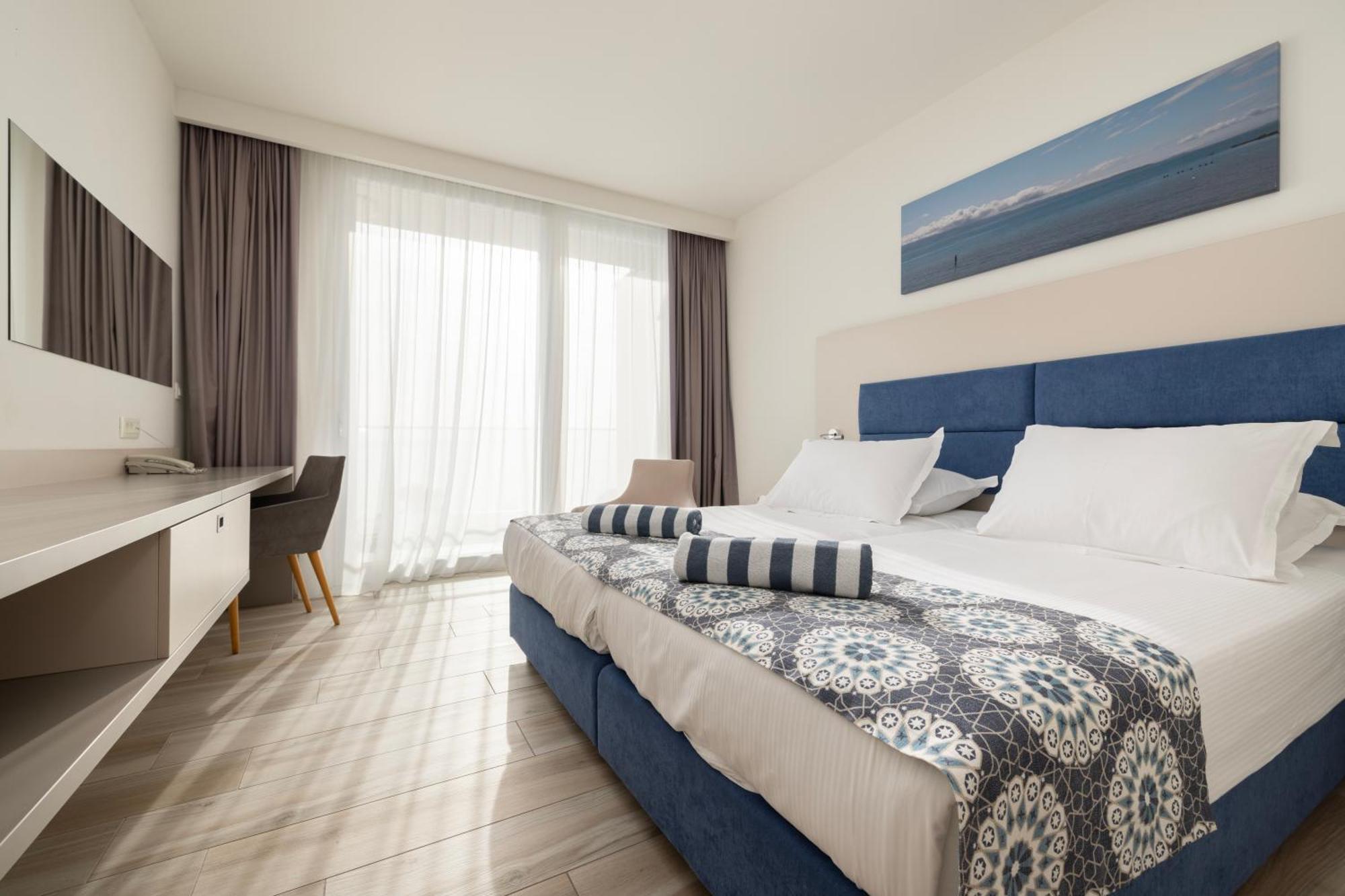 Romana Aparthotel 4*